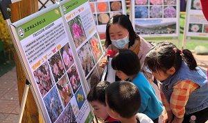 11 为北林附幼小朋友组织“打造生态互动环境，共创和谐自然教育”的梅花和花卉科普活动(1) - 副本.jpg